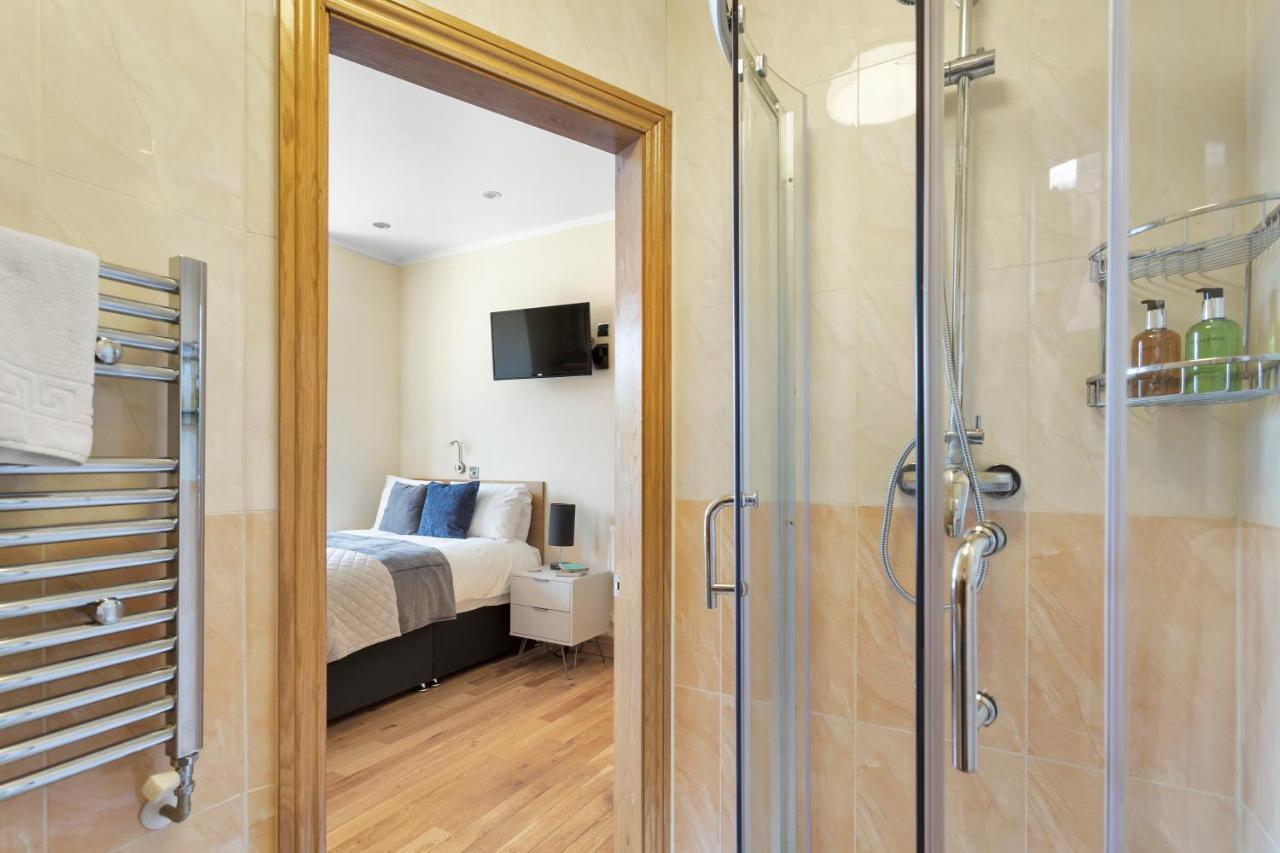 Apartment West One *