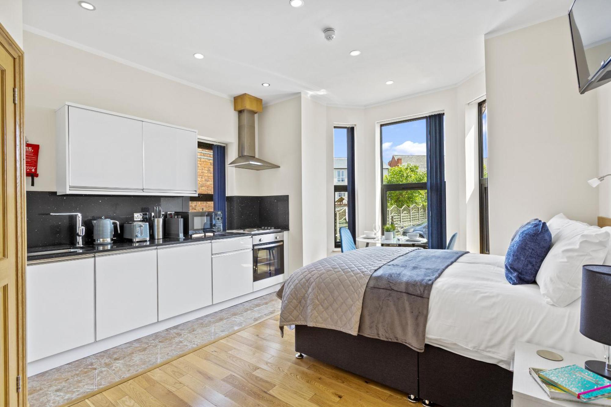 Apartment West One *